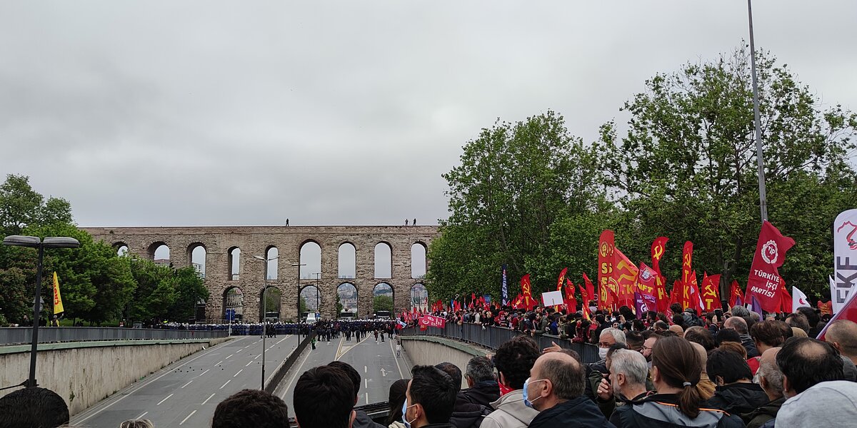 [Translate to Deutsch:] 1. Mai Kundgebung in Istanbul, Foto: privat